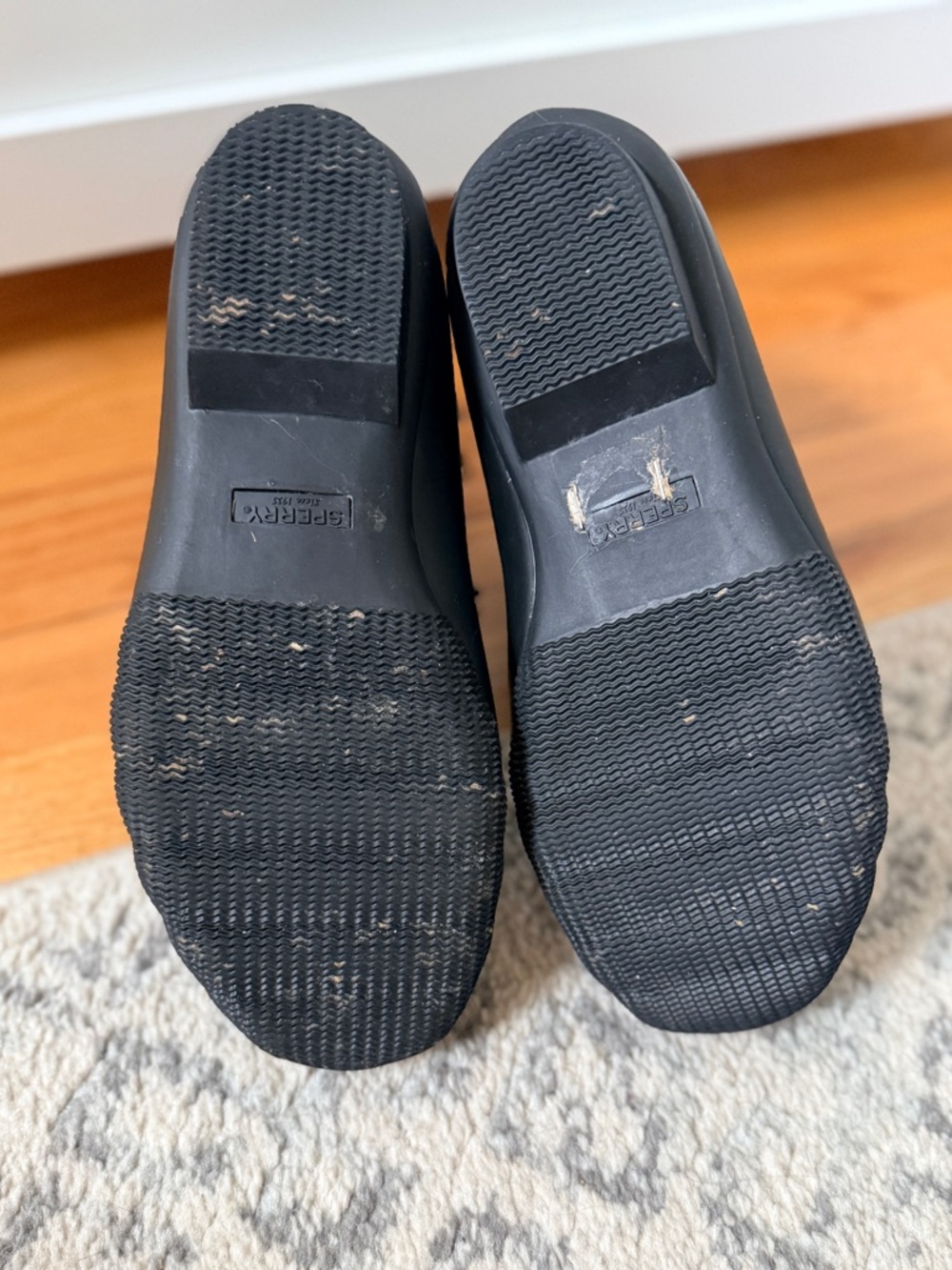 Sperry Black and Ivory rain boots - Picture 6 of 6